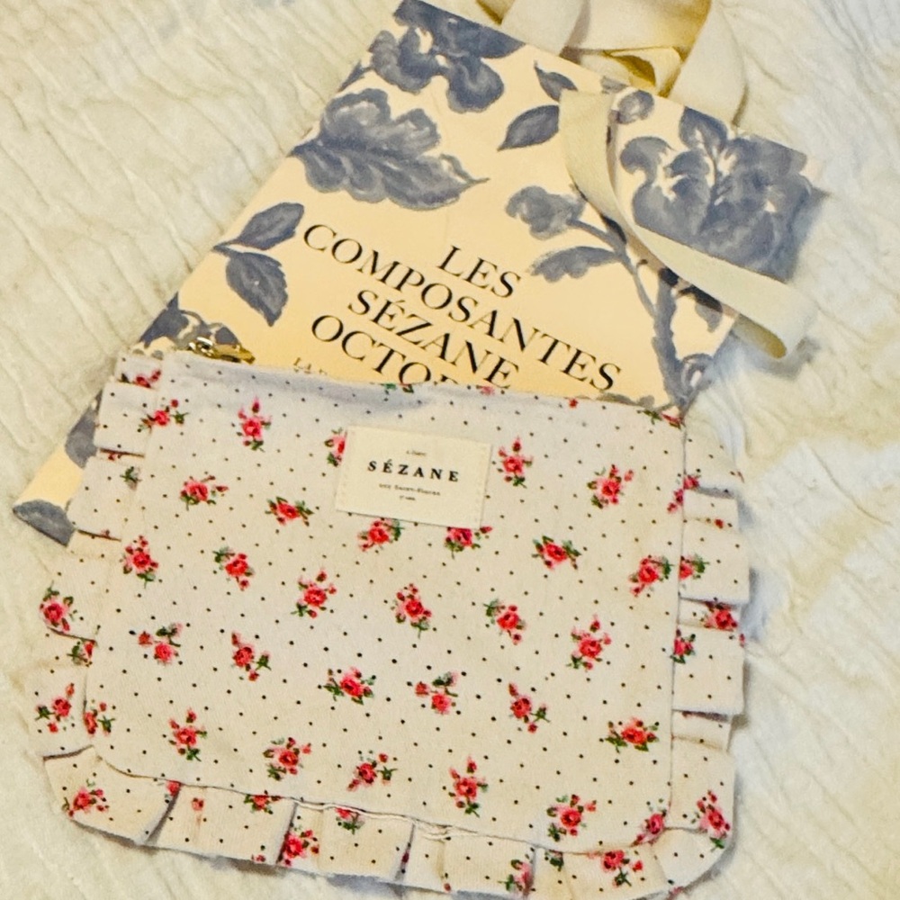 NWOT Sézane Floral Cosmetic Bag in White and Pink flowers